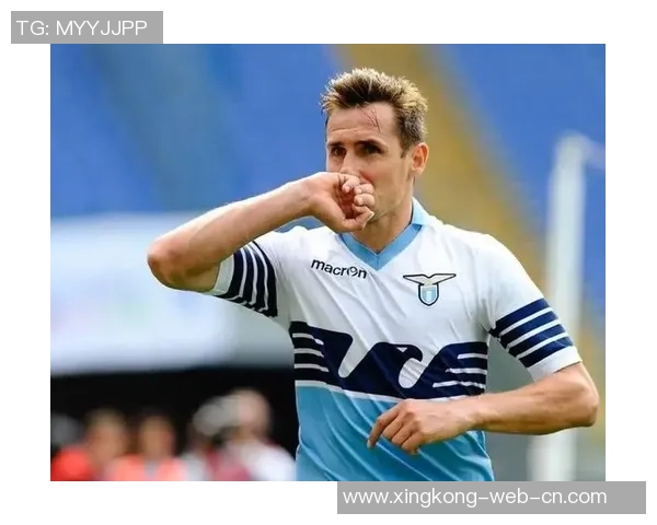 坎坷经历成就足球传奇球星背后的奋斗与坚持 坎坷经历成就足球传奇球星背后的奋斗与坚持