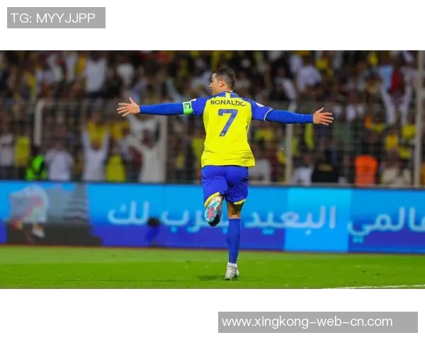 揭秘足球巨星C罗的长相特征与外貌风格全方位解析 揭秘足球巨星C罗的长相特征与外貌风格全方位解析