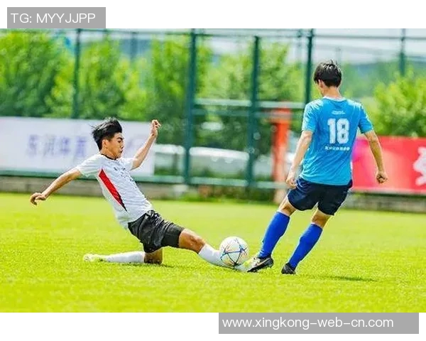 足球巨星巅峰对决燃爆赛场激情点燃无尽青春梦想 足球巨星巅峰对决燃爆赛场激情点燃无尽青春梦想
